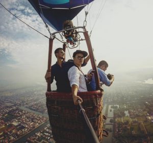 Khinh khí cầu balooons over Hue va du khách