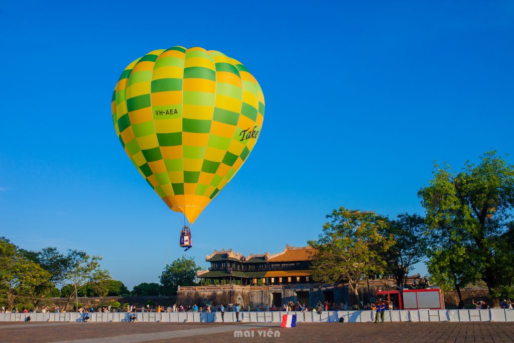 Khinh khí cầu Balloons Over Hue bay trên Đại Nội